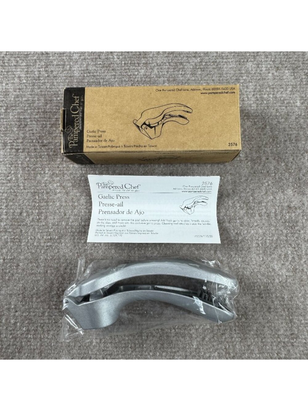 The Pampered Chef Aluminum Garlic Press #2576 with Cleaning Tool Cooking Tools